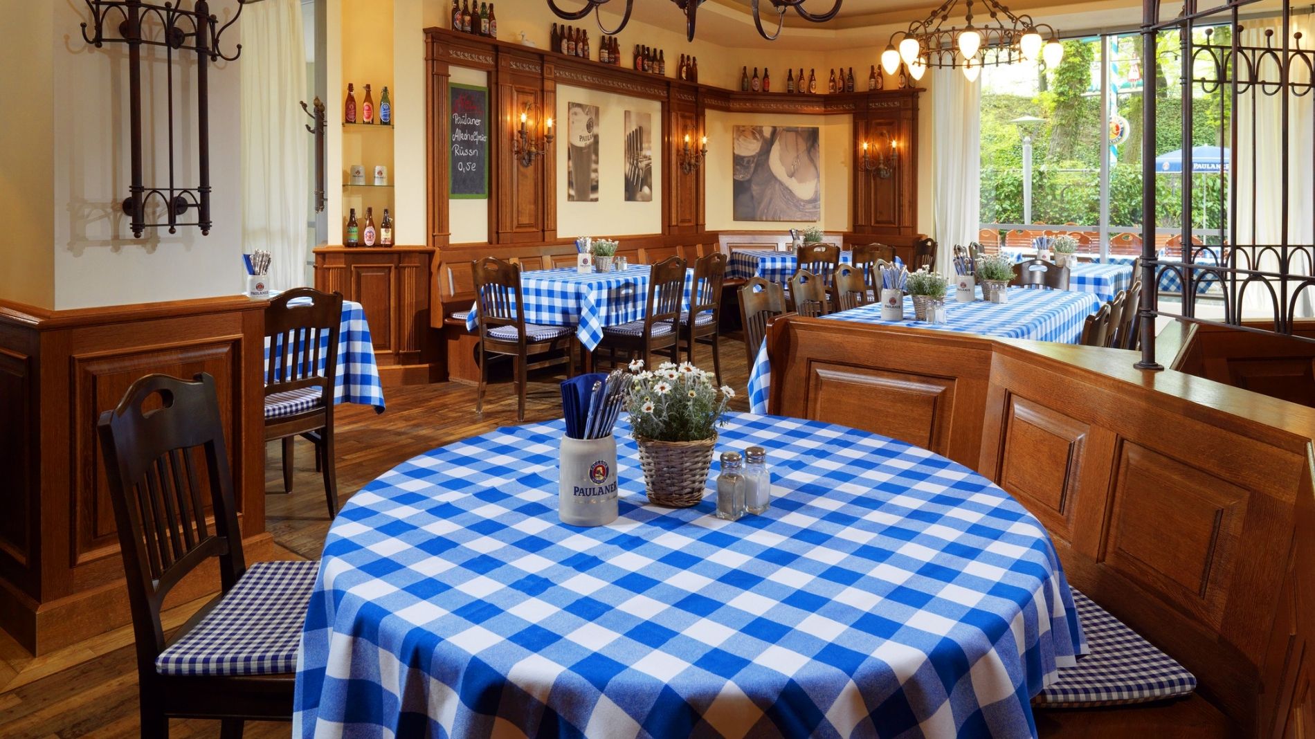 Bavarian restaurant in Munich - Paulaner's Wirtshaus and beer garden